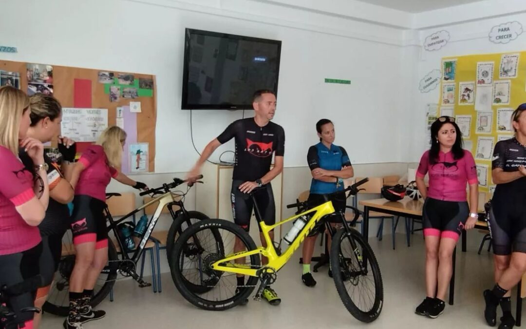 Nos visita el Club ciclista «Los gatos»