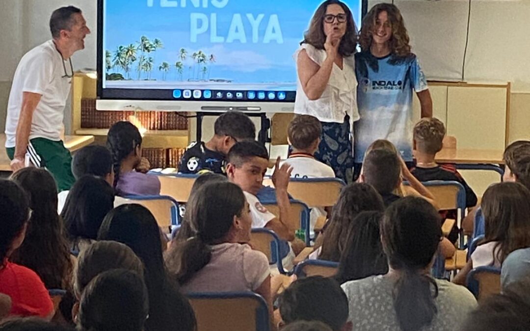 Reconocimiento a Pedro Alonso, campeón de Andalucía de tenis playa.